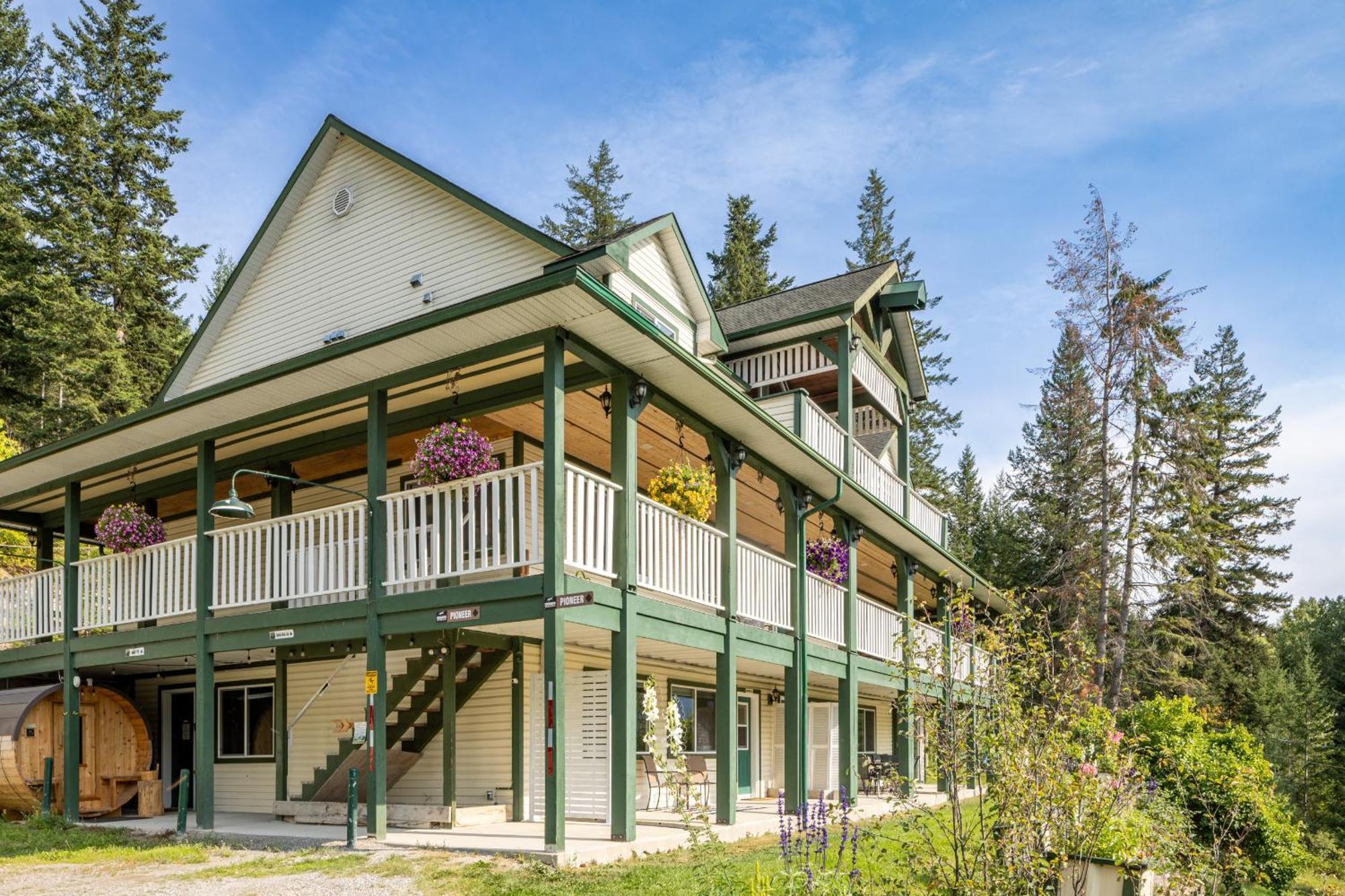 2Mins To Town, Ac & Sauna, Self Check-In, Full Kitchen, Free Laundry & Parking, Family Pet Friendly, Comfortably Sleeps Up To 10 Golden Bagian luar foto
