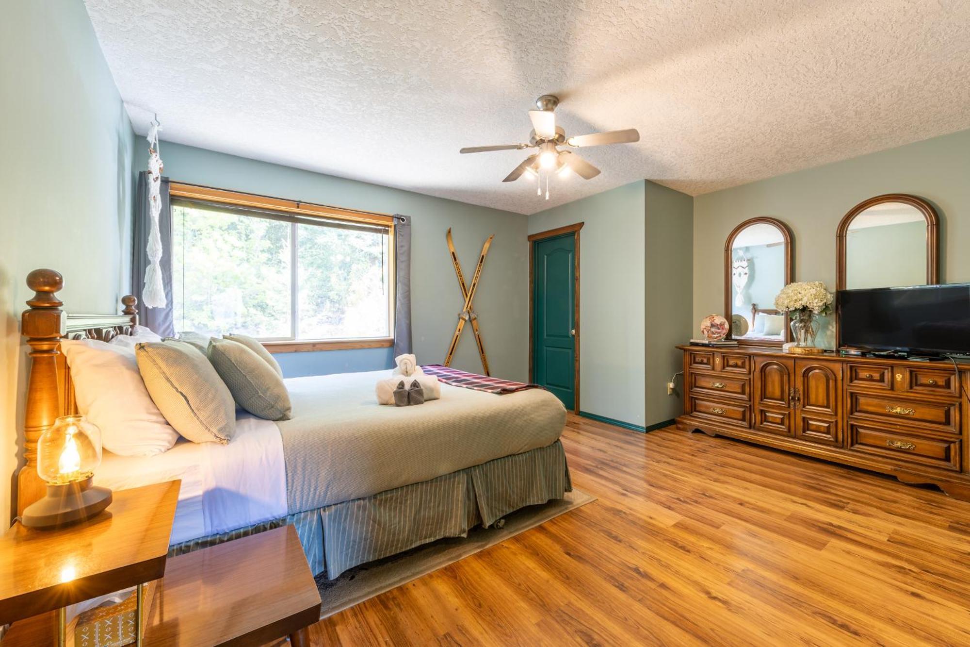 2Mins To Town, Ac & Sauna, Self Check-In, Full Kitchen, Free Laundry & Parking, Family Pet Friendly, Comfortably Sleeps Up To 10 Golden Bagian luar foto