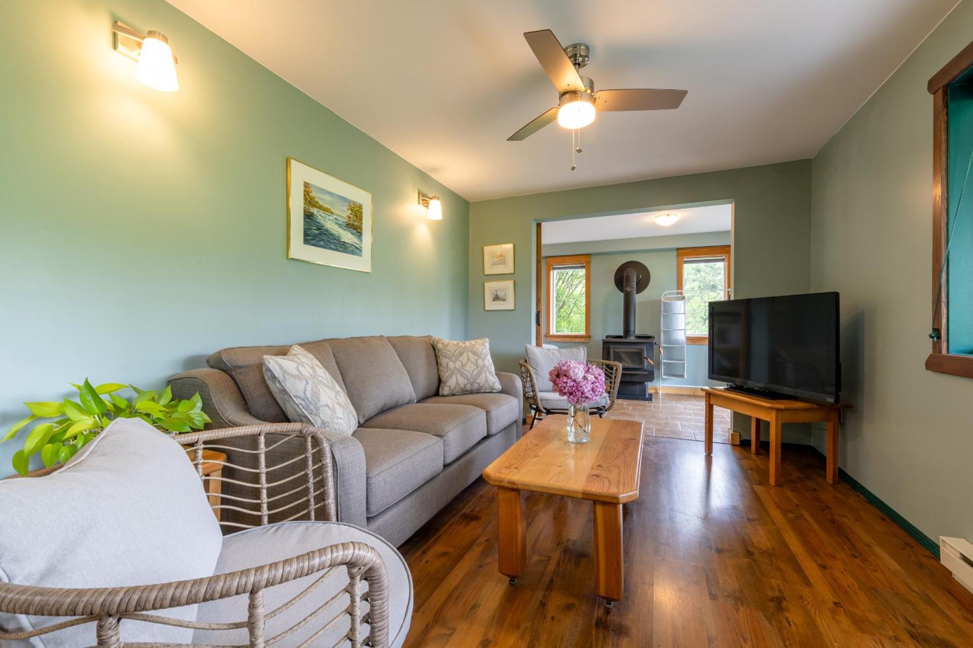 2Mins To Town, Ac & Sauna, Self Check-In, Full Kitchen, Free Laundry & Parking, Family Pet Friendly, Comfortably Sleeps Up To 10 Golden Bagian luar foto