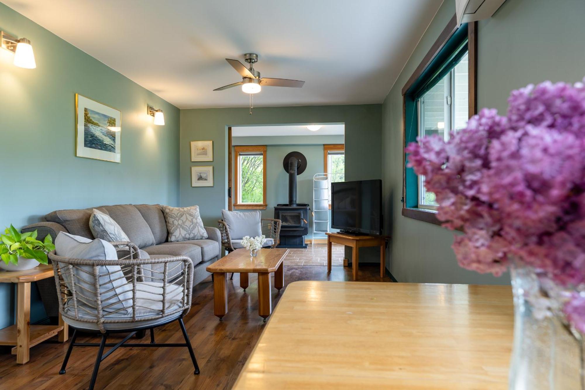 2Mins To Town, Ac & Sauna, Self Check-In, Full Kitchen, Free Laundry & Parking, Family Pet Friendly, Comfortably Sleeps Up To 10 Golden Bagian luar foto
